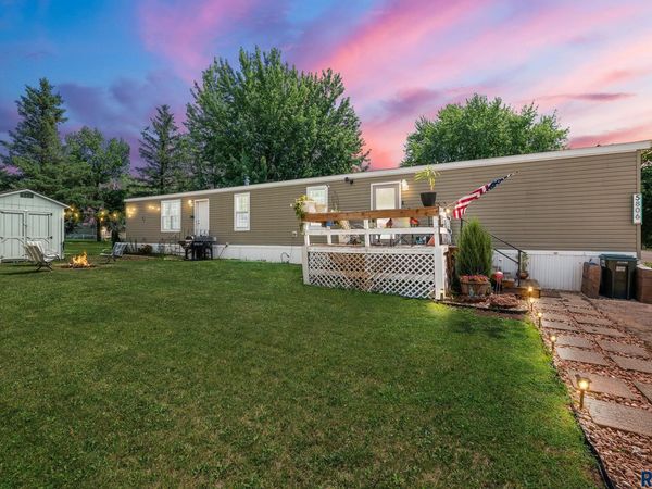5806 W Tanager Pl, Sioux Falls, SD 57107