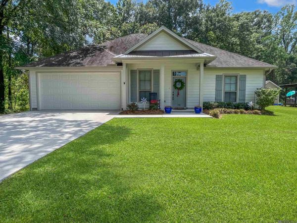 195 St Louis St, Denham Springs, LA 70726