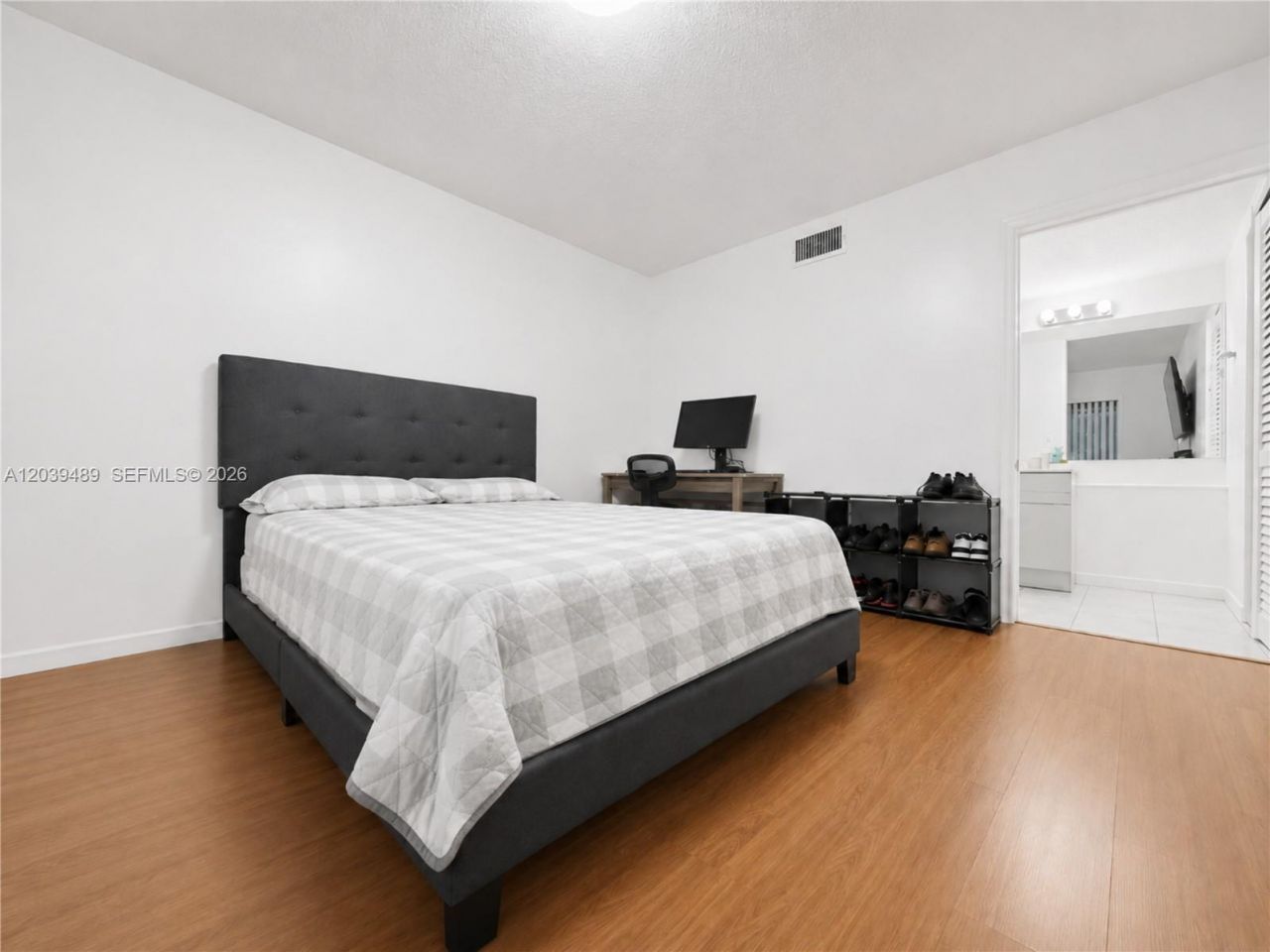 3rd Ct 20135 , Unit 1, Miami, FL 33179 Photo