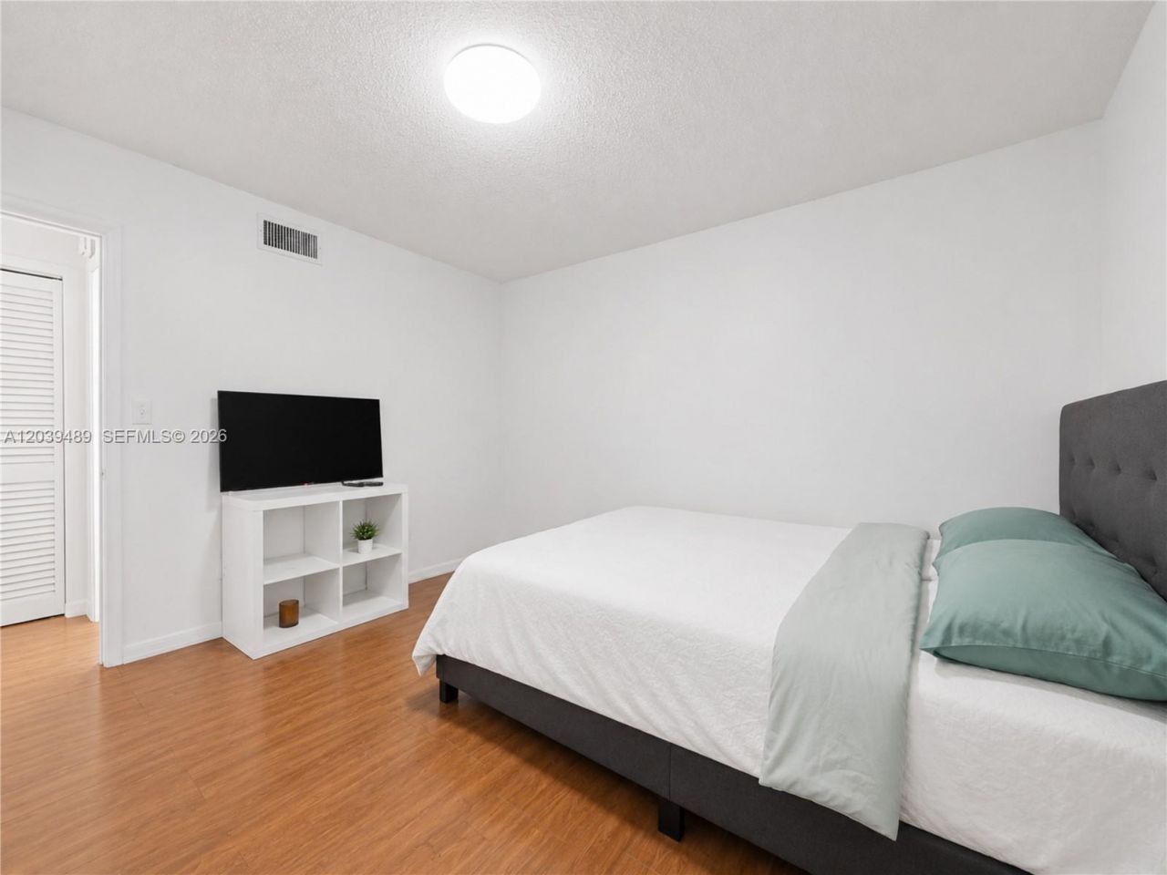 3rd Ct 20135 , Unit 1, Miami, FL 33179 Photo