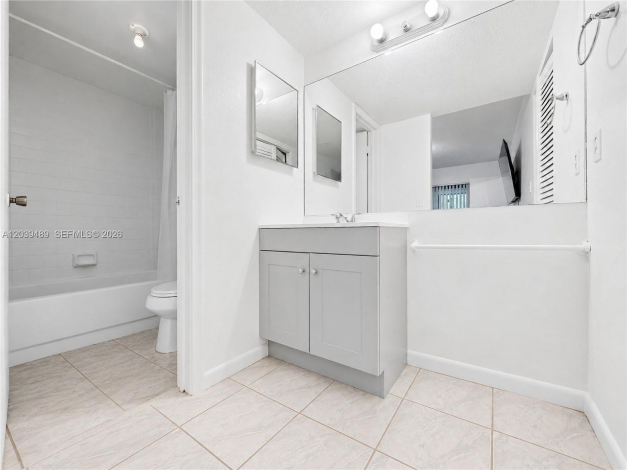 3rd Ct 20135 , Unit 1, Miami, FL 33179 Photo