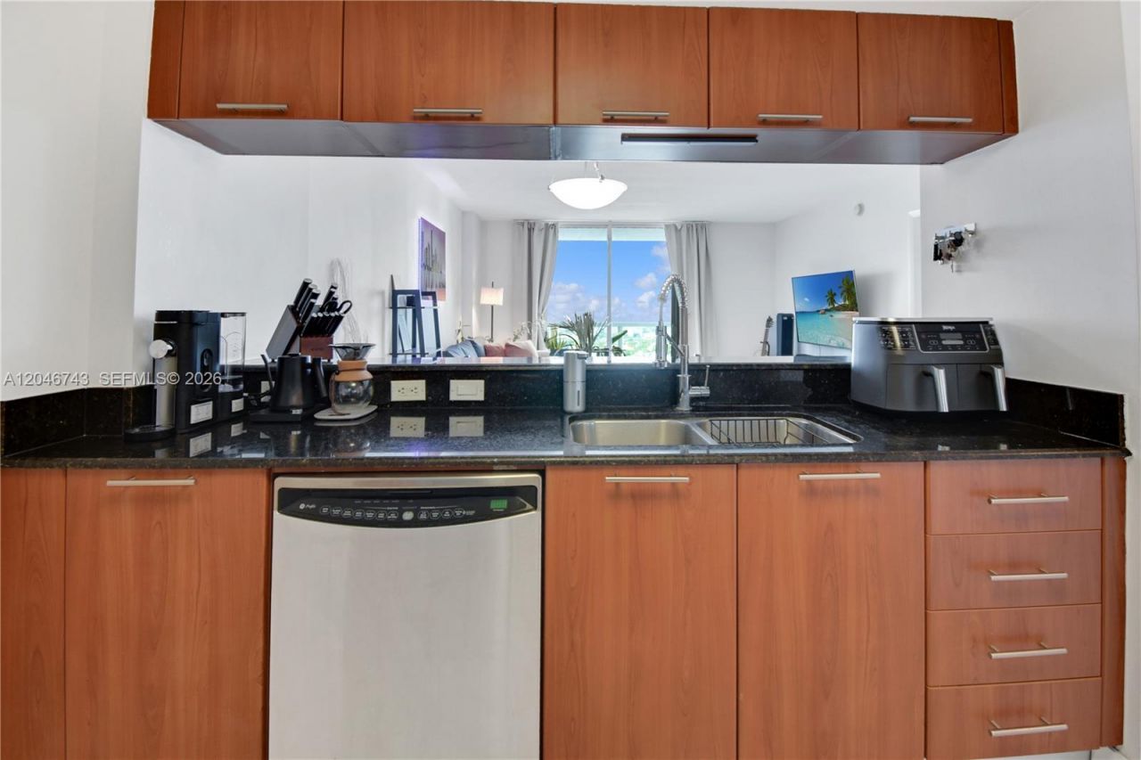 1800 N Bayshore Dr , Unit 4106, Miami, FL 33132 Photo