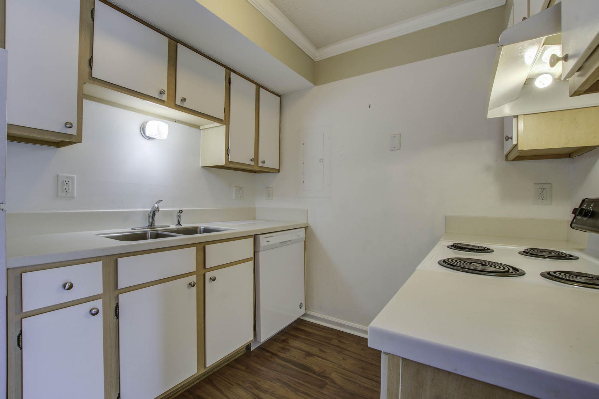 2494 Etiwan Avenue Photo 5