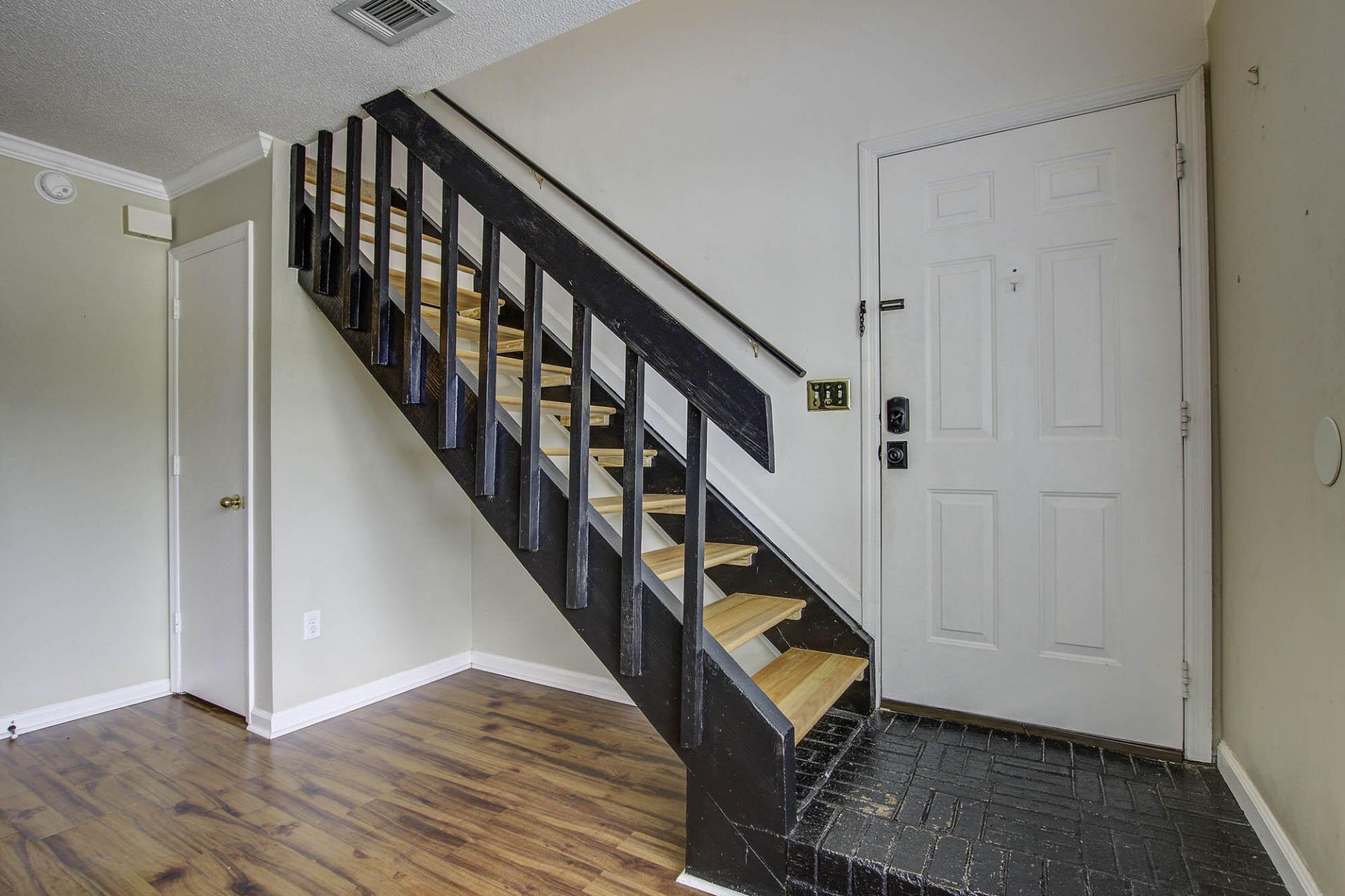 2494 Etiwan Avenue Photo 7