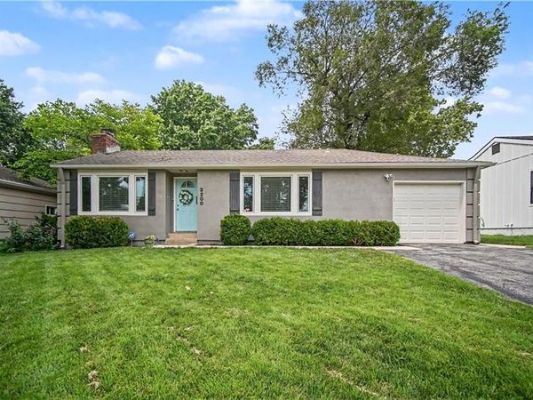 2200 W 74th Terrace, Prairie Village, KS 66208
