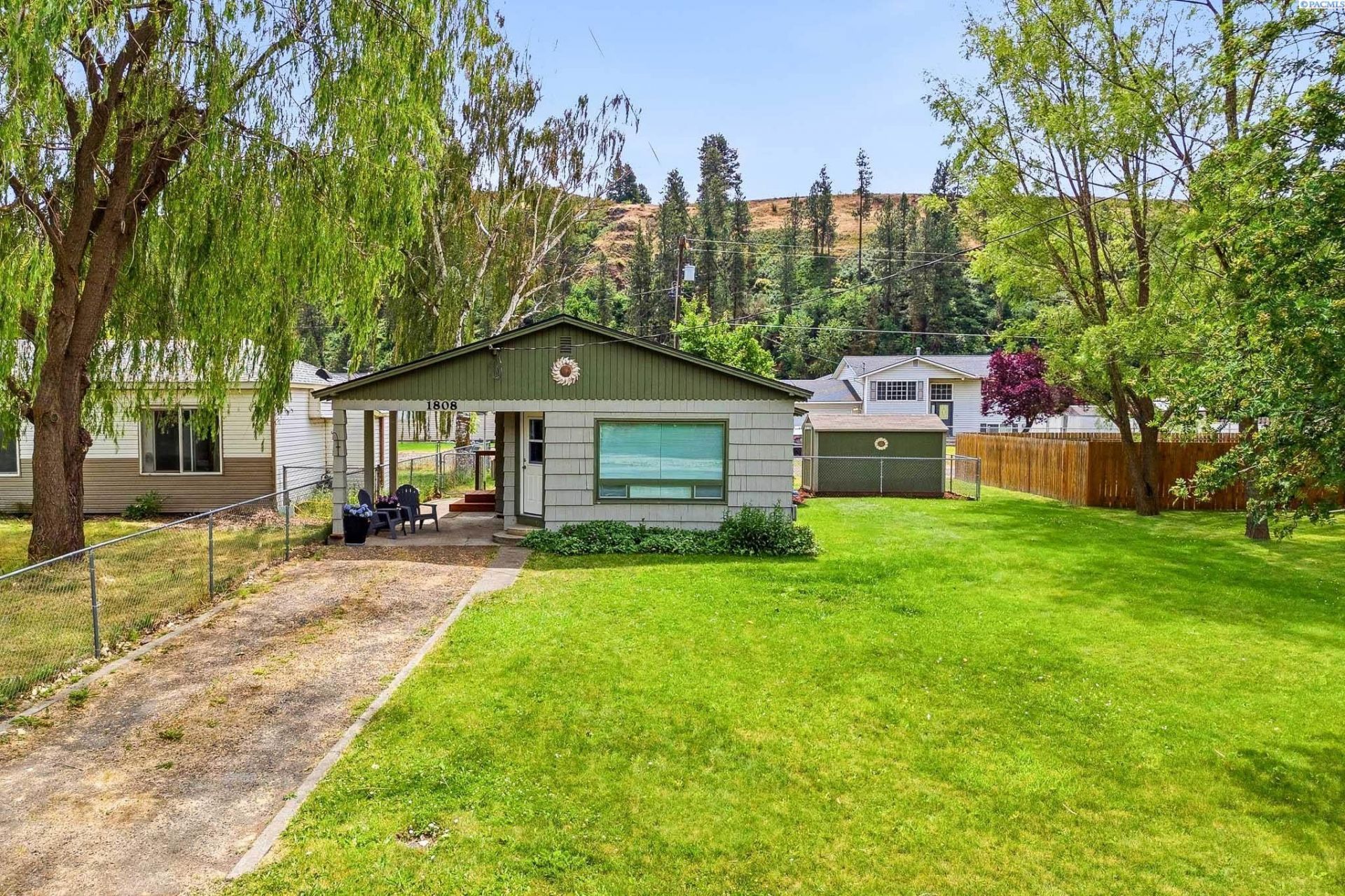 1808 N Cedar St, Colfax, WA 99111 Main Photo
