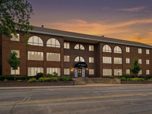 5100 France Avenue S, Unit 102, Edina, MN 55410