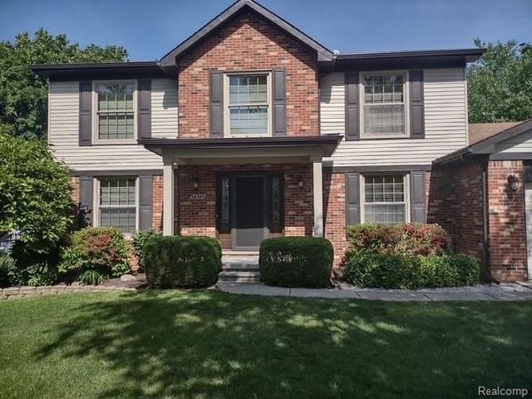24760 SUTHERLAND Drive, Novi, MI 48374