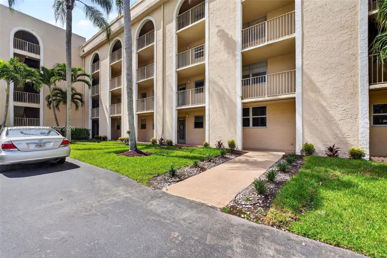 3241 Holiday Springs Blvd, Unit 108, Margate, FL 33063 Photo