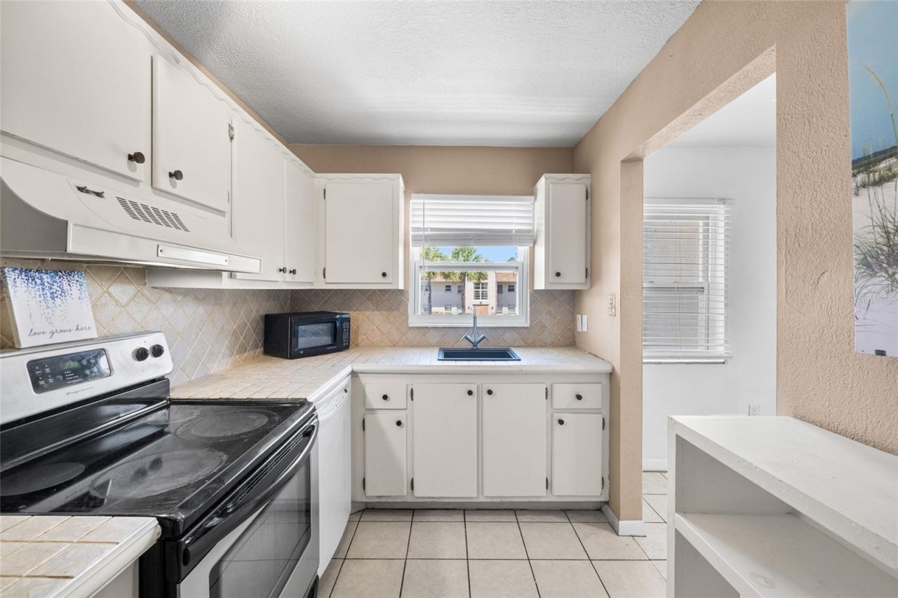 2727 75th Street W, Unit 8A13, Bradenton, FL 34209 Photo