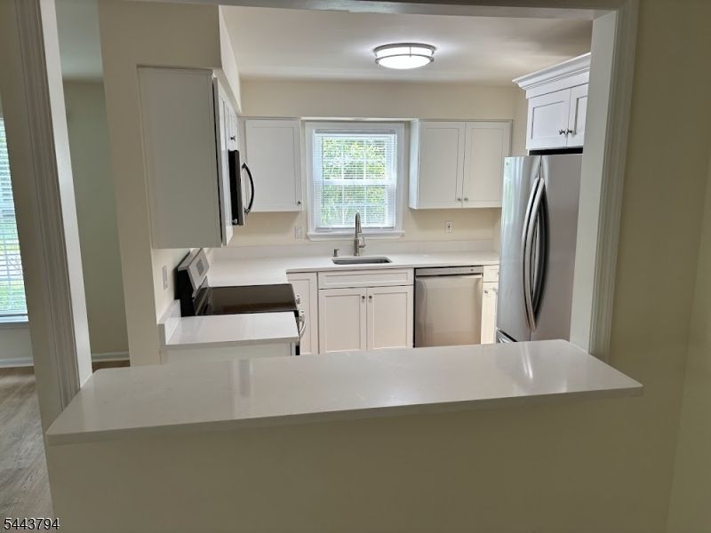 87 Junco Ct, Readington, NJ 08887 Main Photo