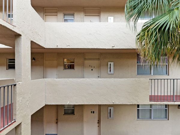 408 NW 68th Avenue, Unit 405, Plantation, FL 33317