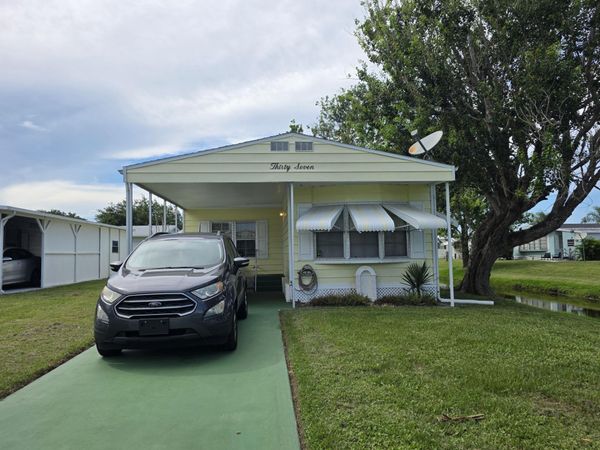 37 Los Lagos Road, Port St. Lucie, FL 34952