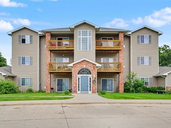 2824 Triple Crown Ln, Unit 5, Iowa City, IA 52340
