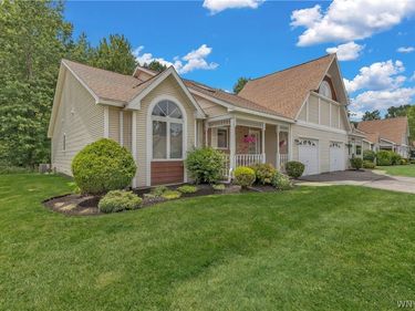 55 Spicebush Lane, Amherst, NY 14221