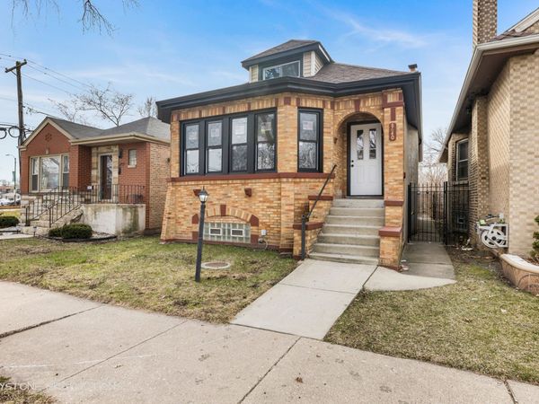 8640 S Blackstone Avenue, Chicago, IL 60619