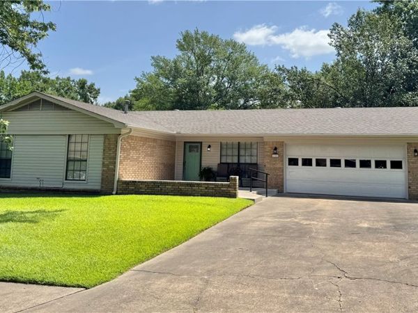 1101 S LAREDO Avenue, Russellville, AR 72801