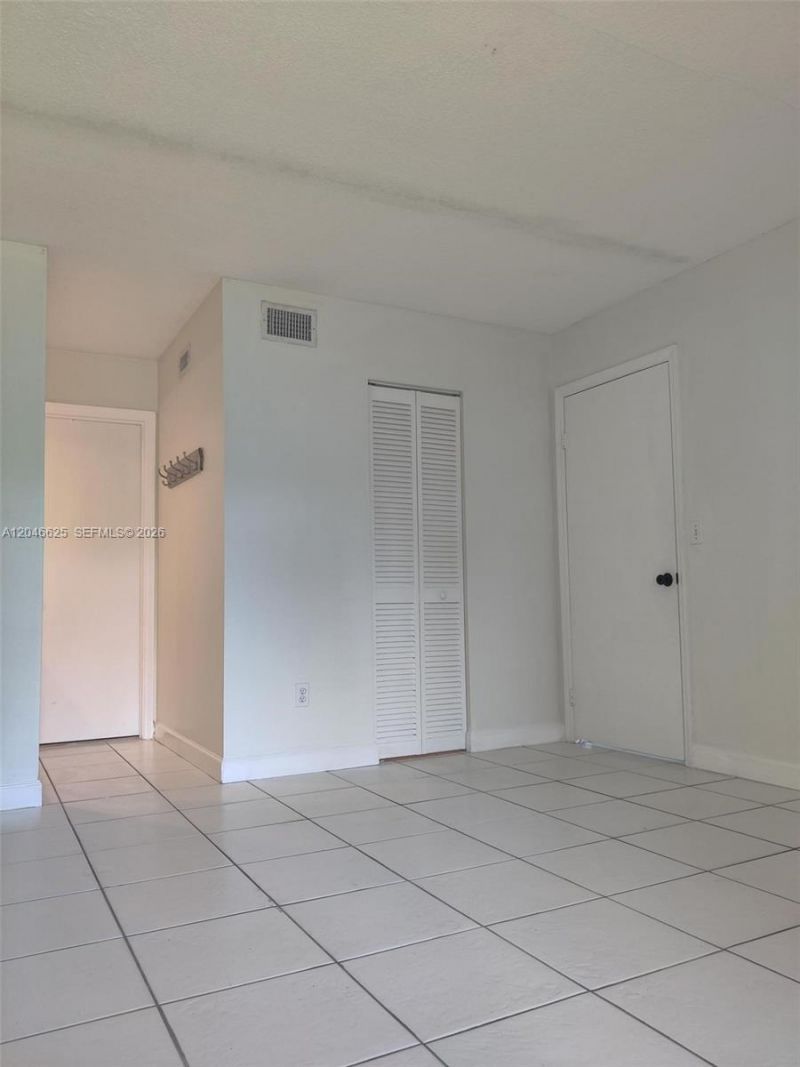 300 E Club Cir, Unit 108, Boca Raton, FL 33487 Photo