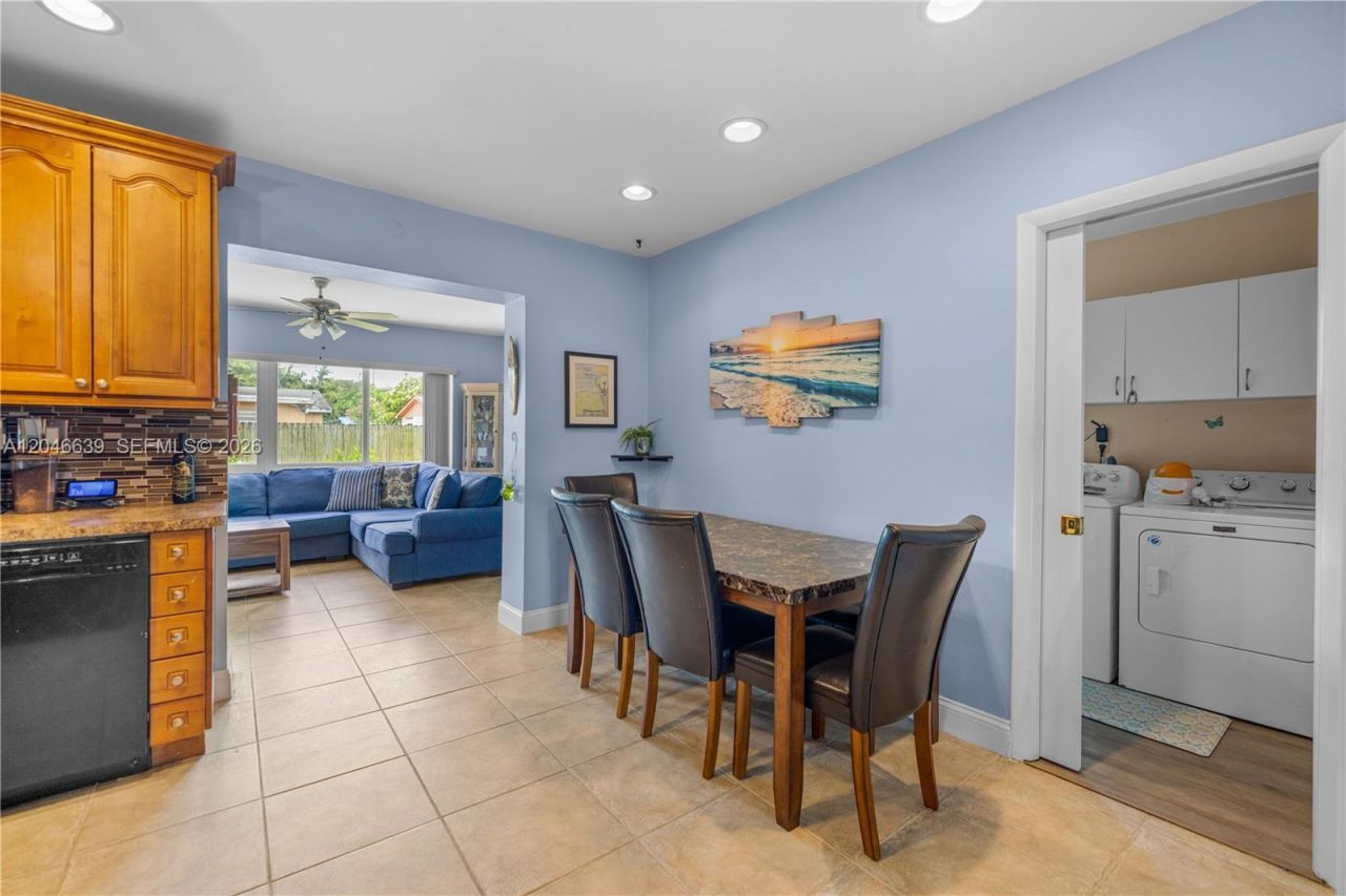 6870 Pershing St, Hollywood, FL 33024 Photo