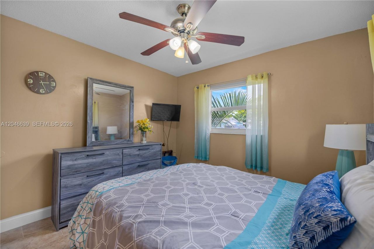 6870 Pershing St, Hollywood, FL 33024 Photo