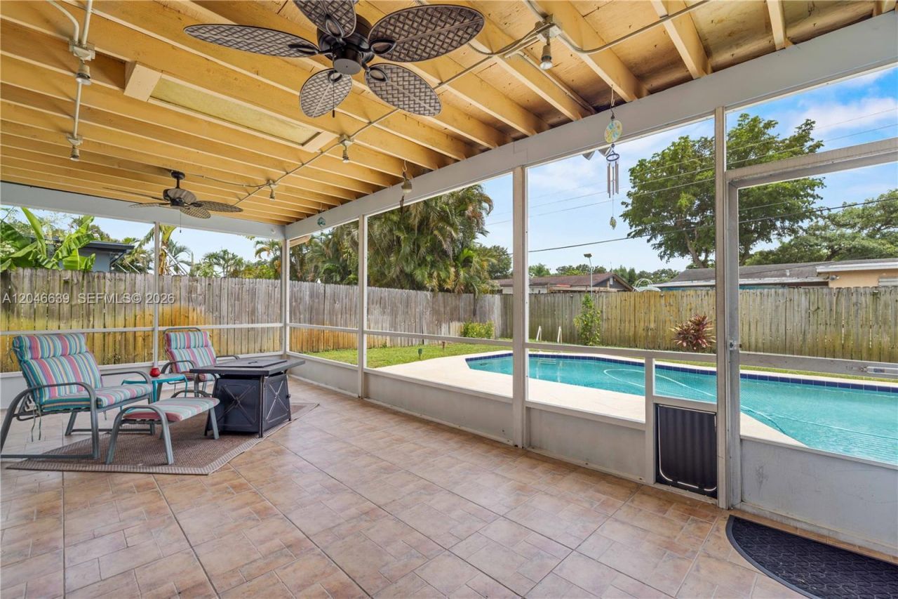 6870 Pershing St, Hollywood, FL 33024 Photo