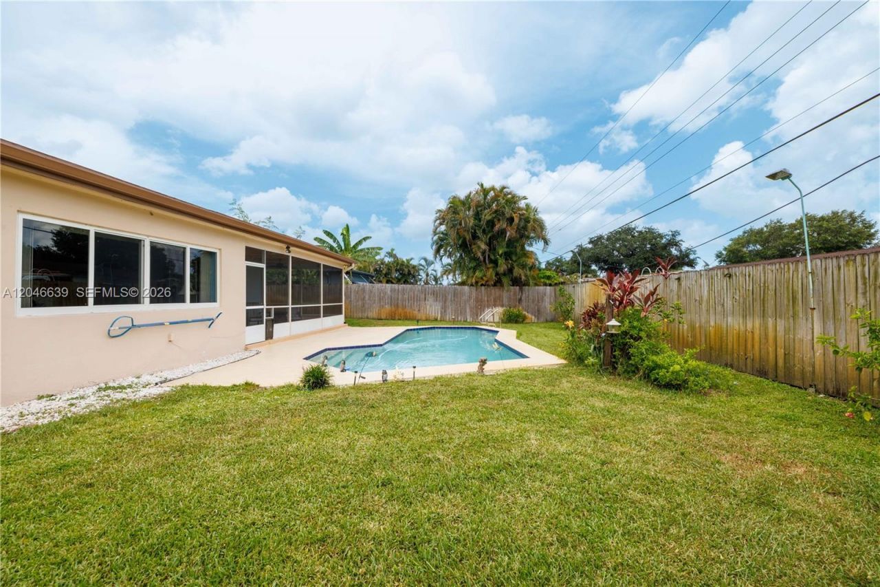 6870 Pershing St, Hollywood, FL 33024 Photo