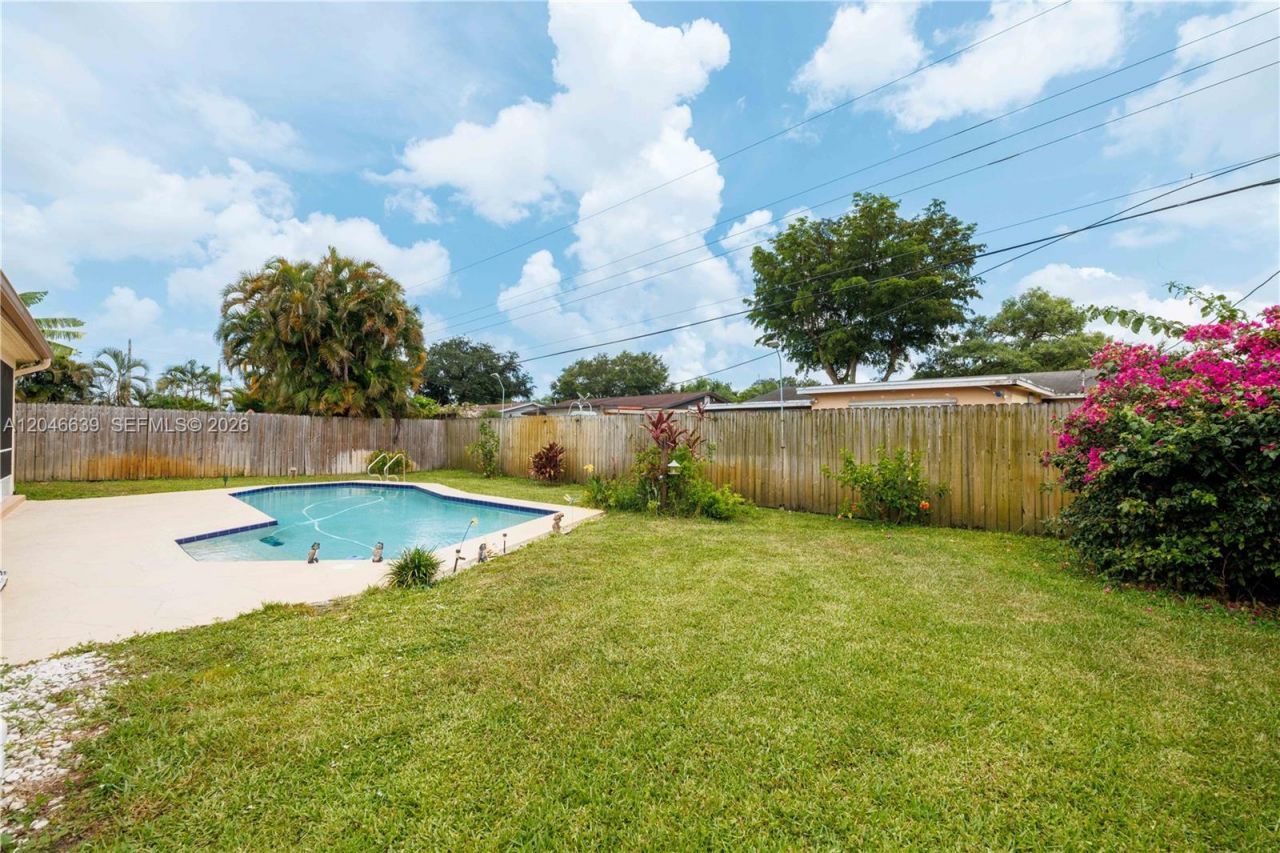 6870 Pershing St, Hollywood, FL 33024 Photo