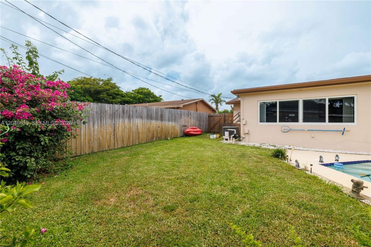 6870 Pershing St, Hollywood, FL 33024 Photo