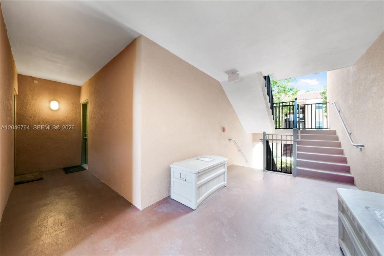 6851 SW 44th St , Unit 208, Miami, FL 33155 Photo