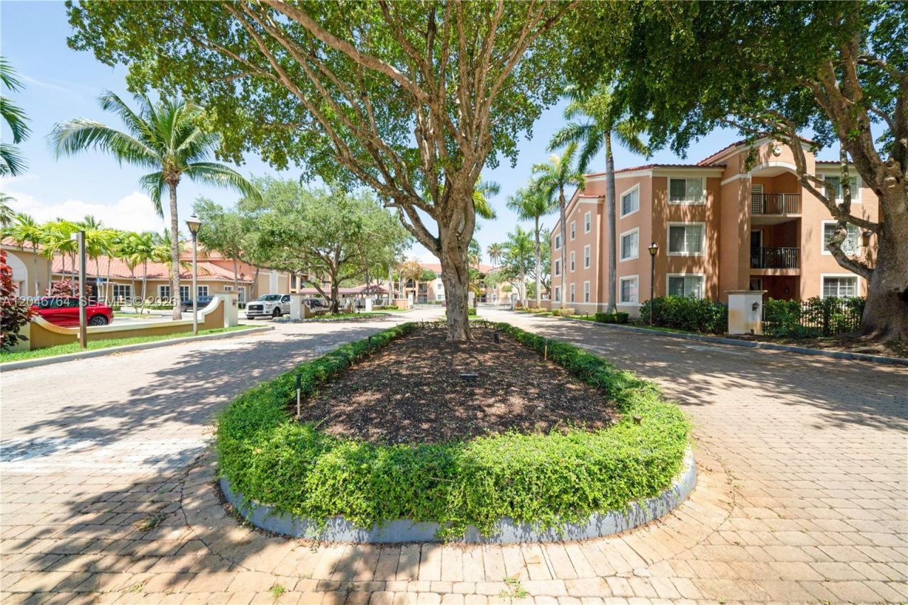 6851 SW 44th St , Unit 208, Miami, FL 33155 Photo
