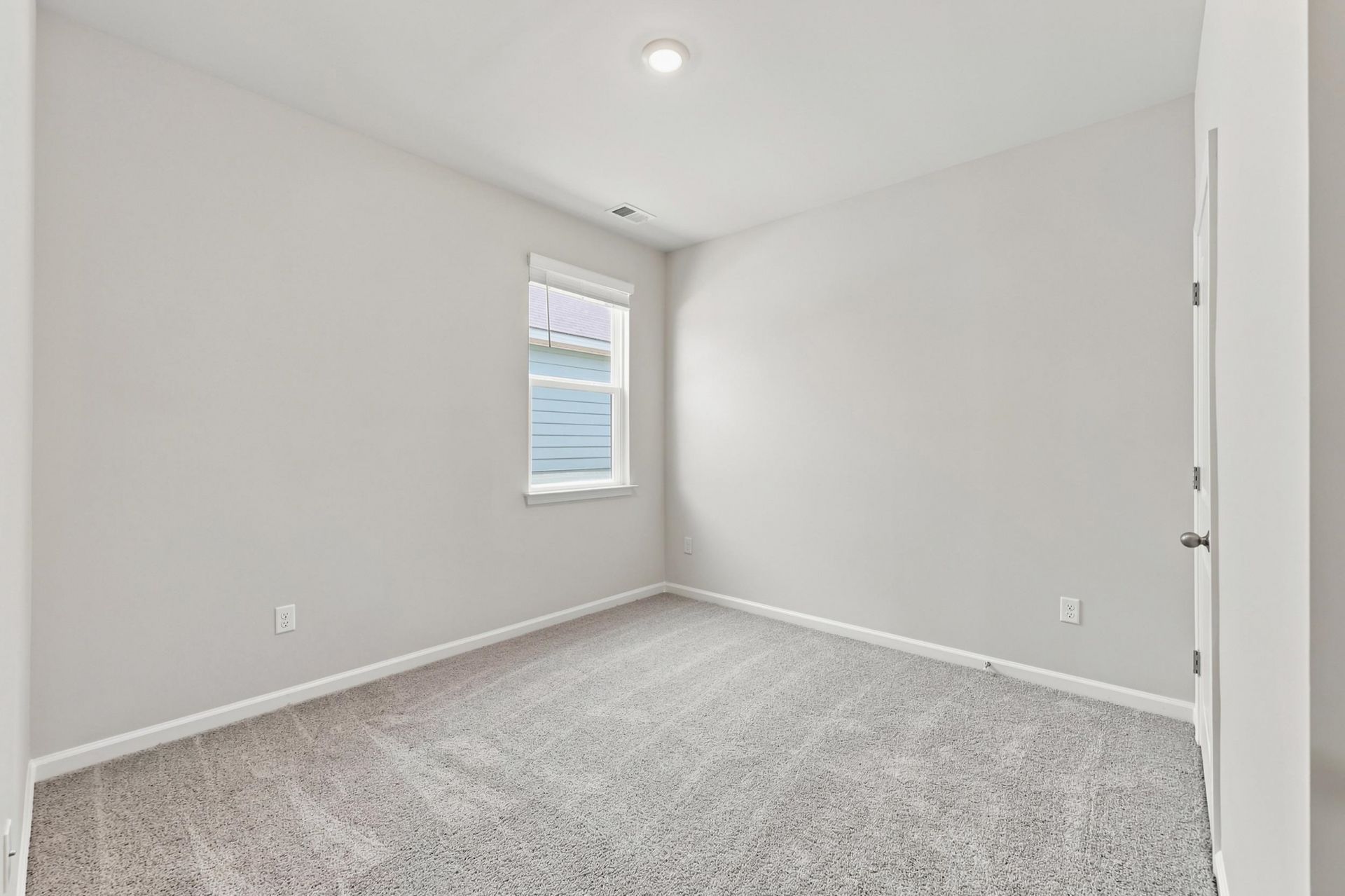 310 Ridley St  Photo 17