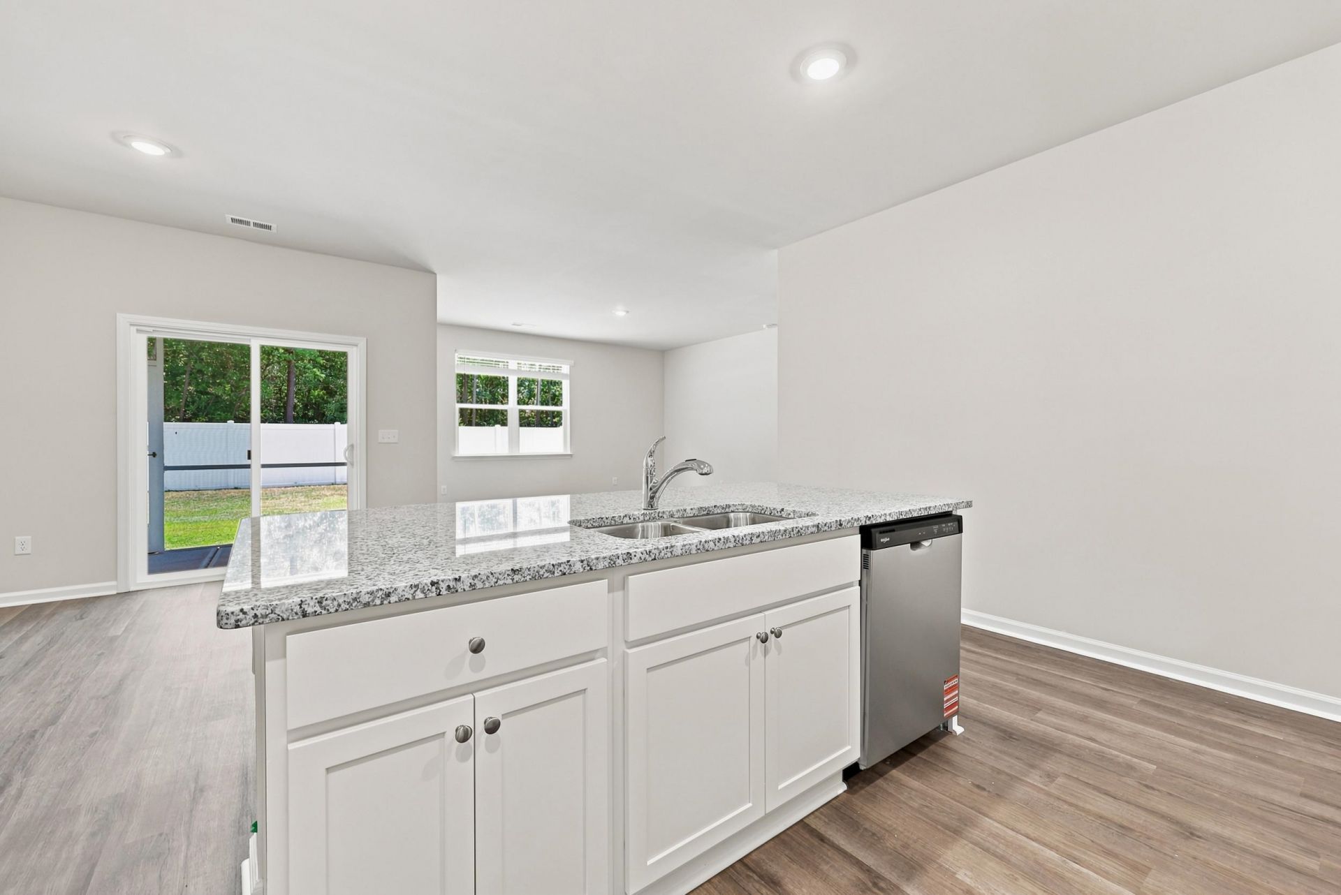 310 Ridley St  Photo 22