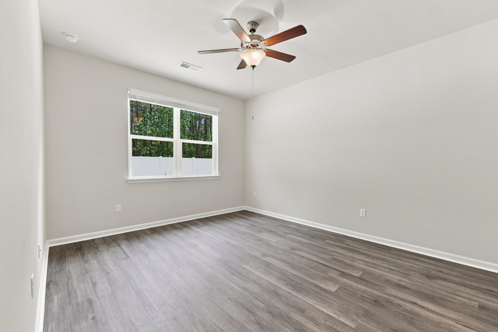 310 Ridley St  Photo 31