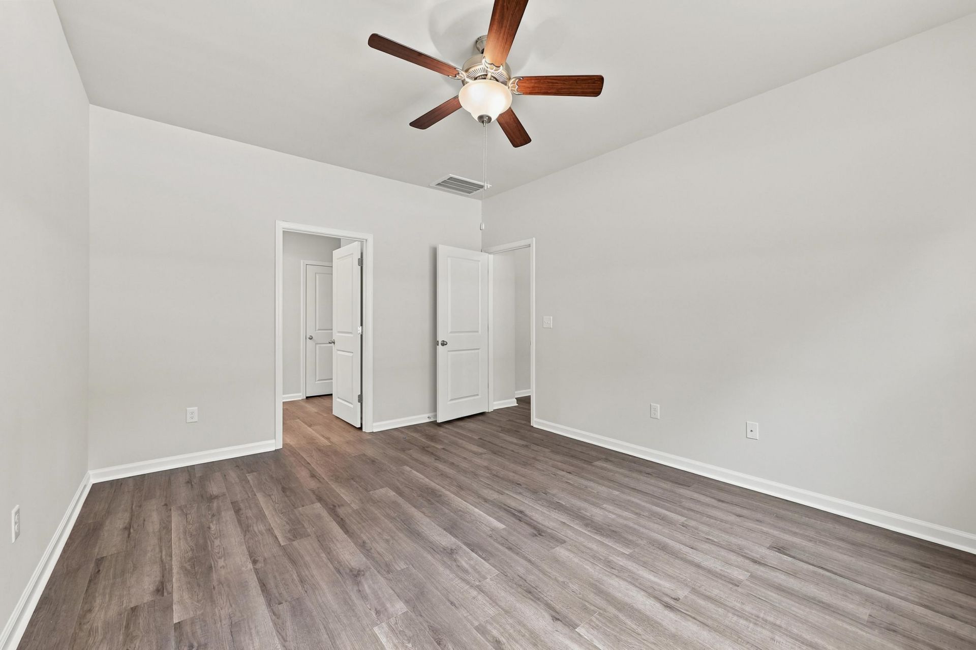 310 Ridley St  Photo 32