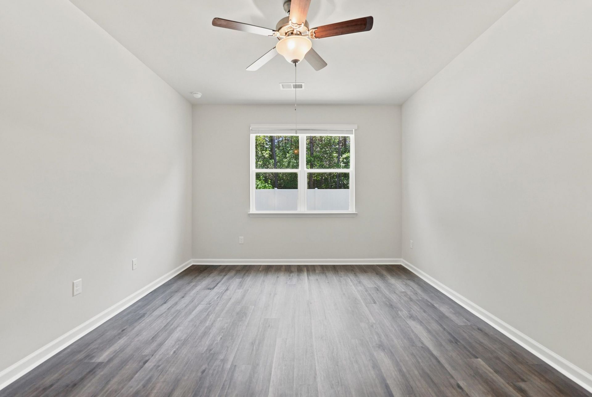 310 Ridley St  Photo 33