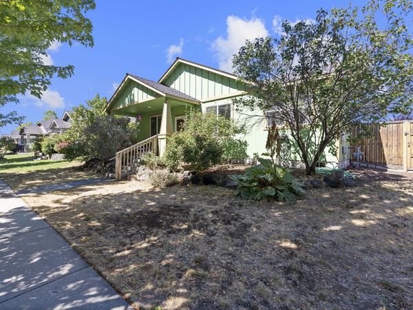 1345 NE 3rd Street, Redmond, OR 97756