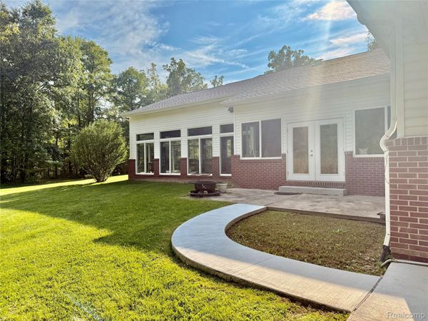 1621 Preservation Lane, St Clair, Mi 48079