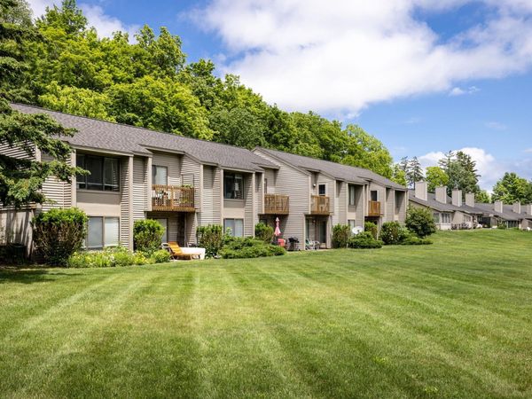 11255 Fort Road E, Unit E-2, Suttons Bay, MI 49682