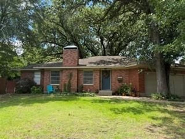1906 E Beverly Drive, Corsicana, TX 75110