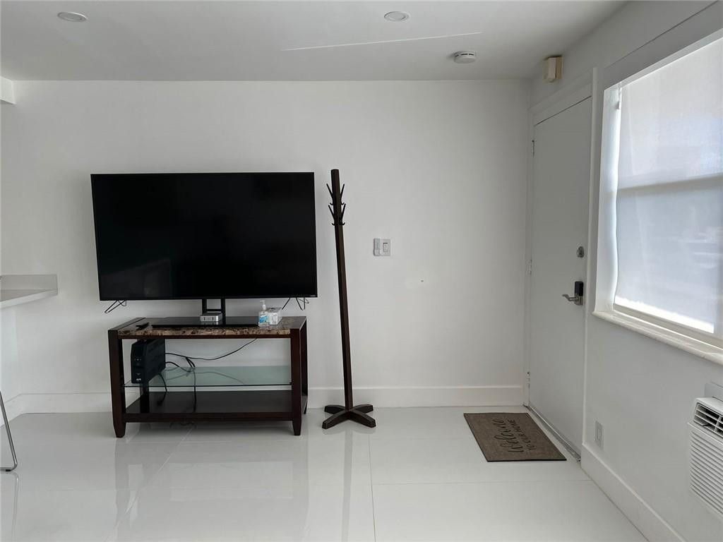 625 Antioch Avenue, Unit 107, Fort Lauderdale, FL 33304 Photo
