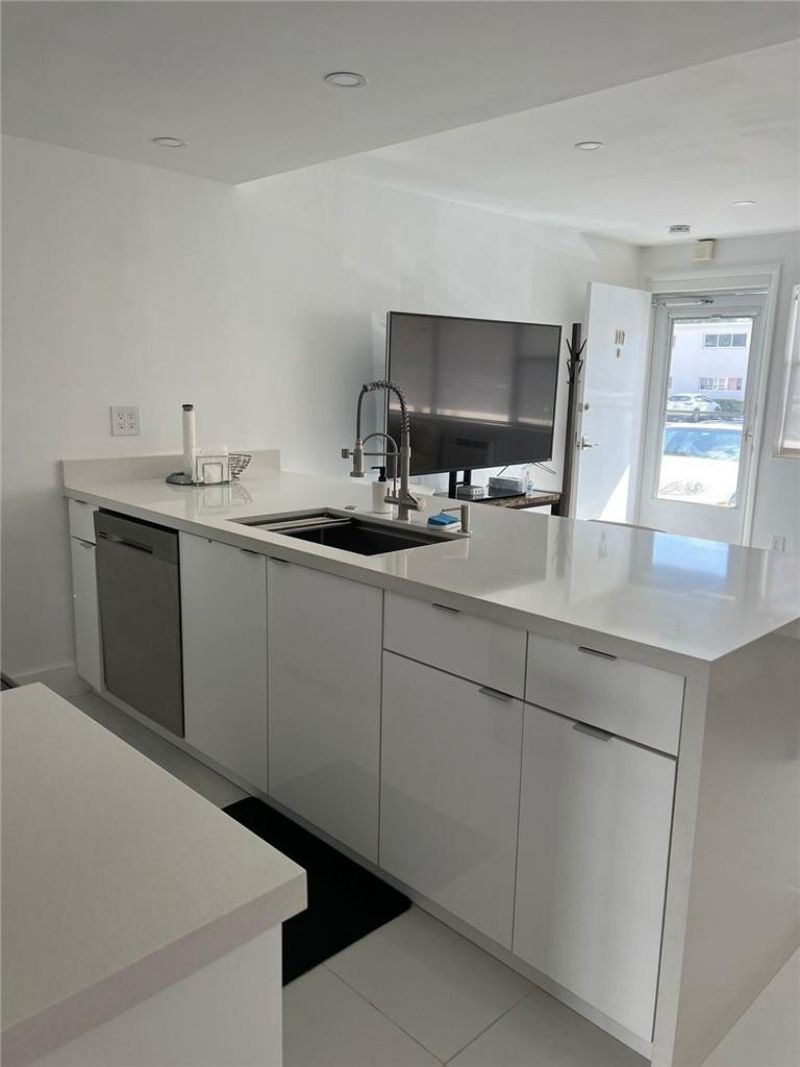 625 Antioch Avenue, Unit 107, Fort Lauderdale, FL 33304 Photo