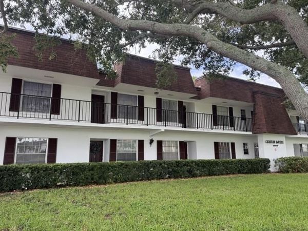 10040 Meridian Way N, Unit 103, Palm Beach Gardens, FL 33410