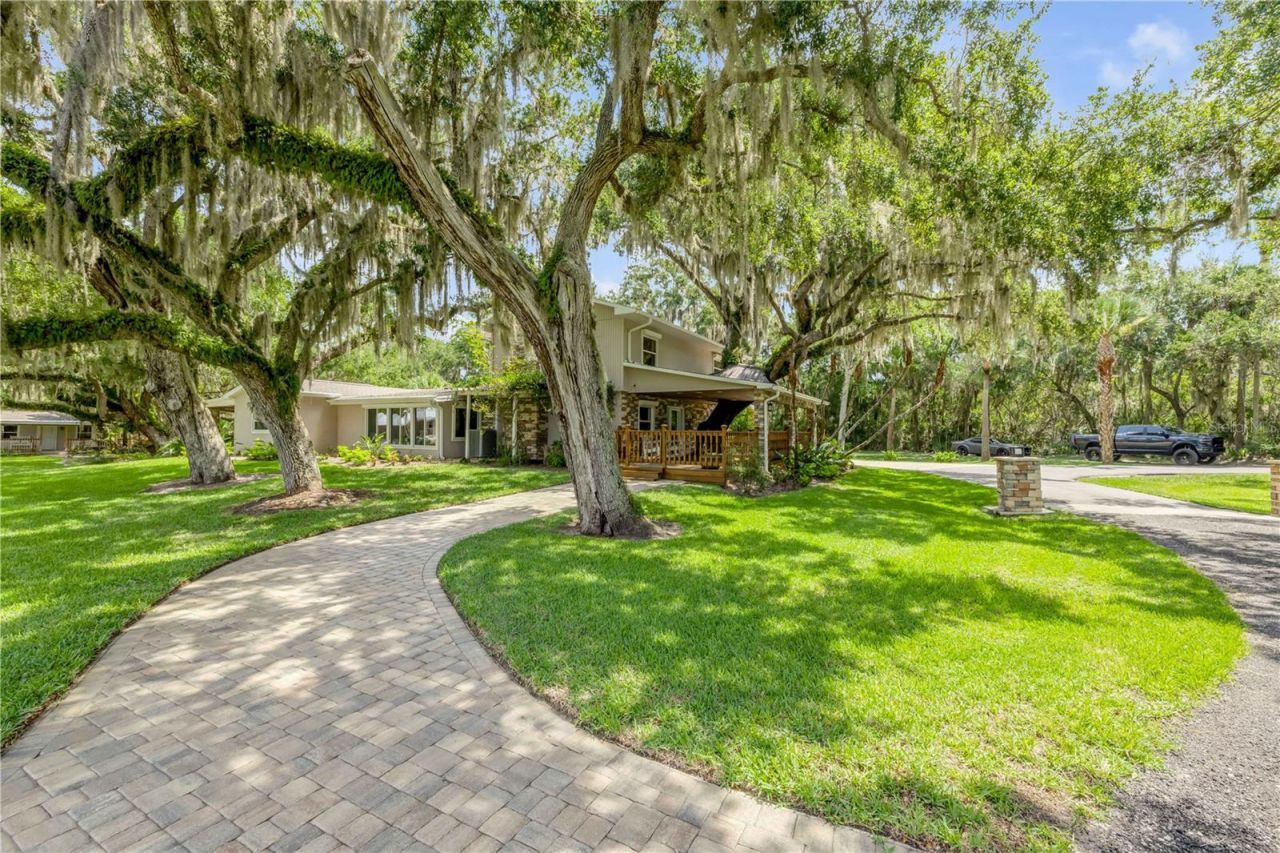 800 Hidden Oaks Lane, Oak Hill, FL 32759 Photo