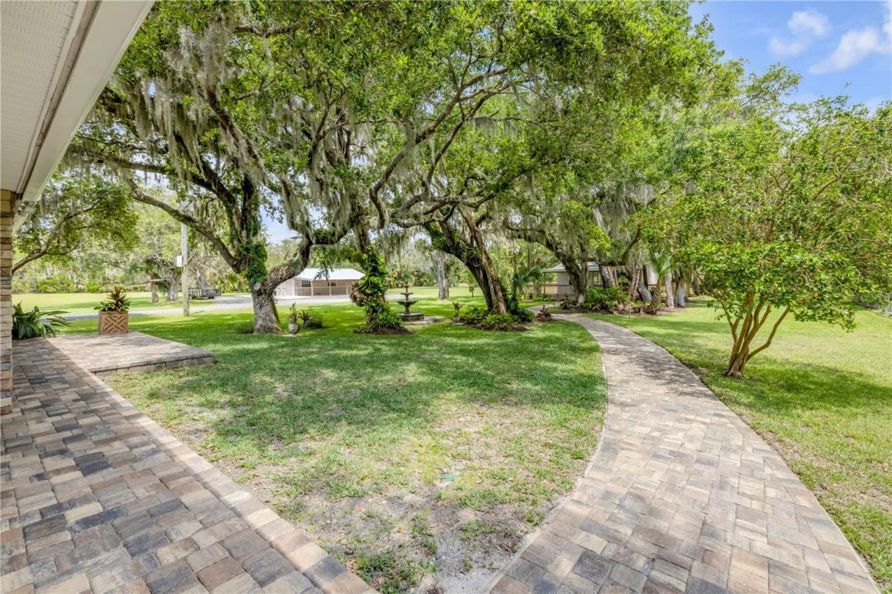 800 Hidden Oaks Lane, Oak Hill, FL 32759 Photo