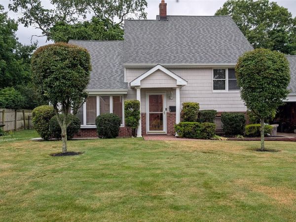 7 Oaktree Lane , Huntington Station, NY 11746