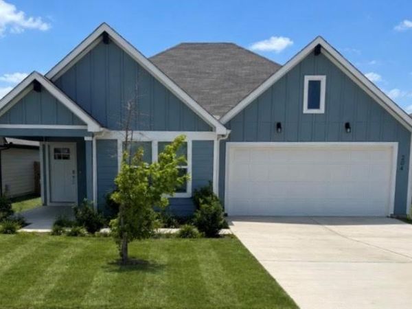 204 Sweetwater Creek LN, Hutto, TX 78634