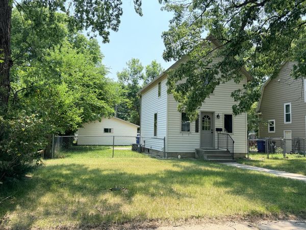 521 W 11th Ave, Mitchell, SD 57301