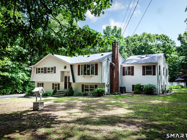 8 Old Towantic Hill, Oxford, CT 06478