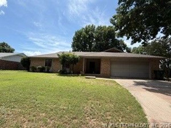 902 Cardinal Lane , Okmulgee, OK 74447