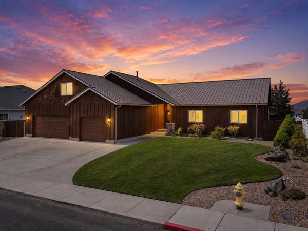 3099 SW Cascade Vista Drive, Redmond, OR 97756
